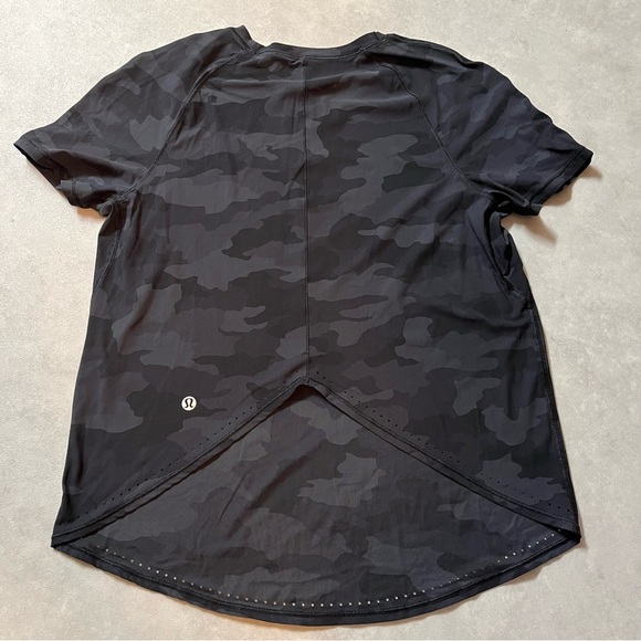 Lululemon Athletica Black Camo Tee. Small. Size 6. 17” pit to pit. Lulu. Active - Picture 3 of 6
